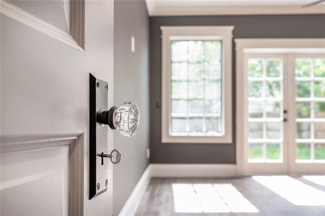 6009 N SUWANEE AVENUE, Tampa, FL 33604