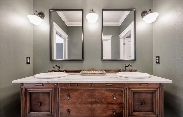 6009 N SUWANEE AVENUE, Tampa, FL 33604