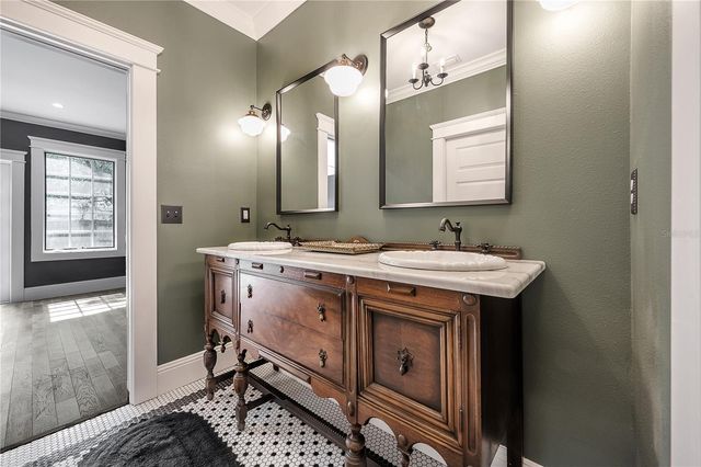 6009 N SUWANEE AVENUE, Tampa, FL 33604