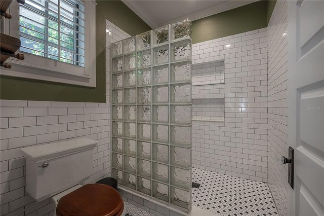 6009 N SUWANEE AVENUE, Tampa, FL 33604