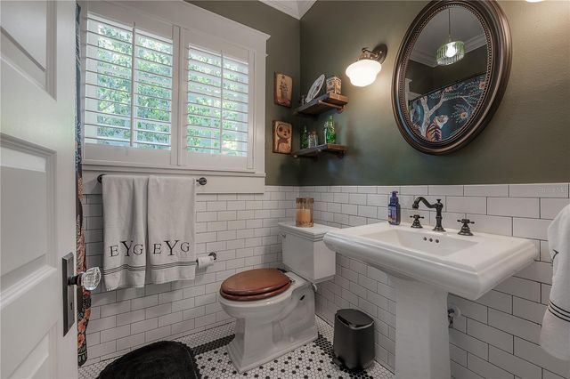 6009 N SUWANEE AVENUE, Tampa, FL 33604