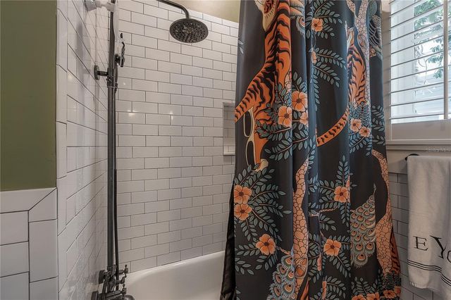 6009 N SUWANEE AVENUE, Tampa, FL 33604