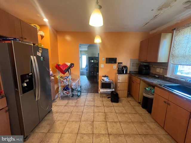 27 N LAFAYETTE AVE, Morrisville, PA 19067