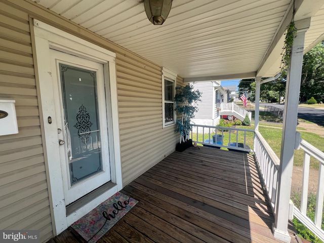 27 N LAFAYETTE AVE, Morrisville, PA 19067