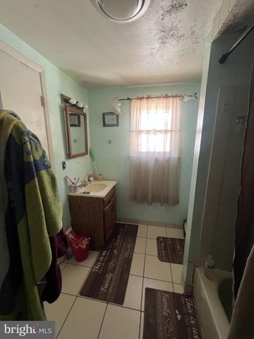 27 N LAFAYETTE AVE, Morrisville, PA 19067