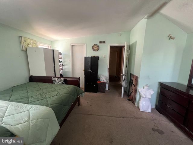 27 N LAFAYETTE AVE, Morrisville, PA 19067