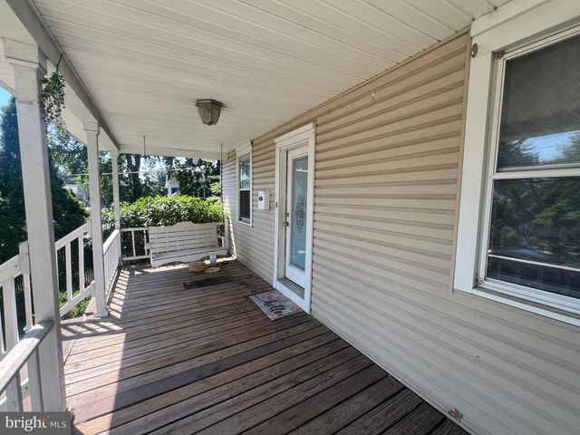 27 N LAFAYETTE AVE, Morrisville, PA 19067
