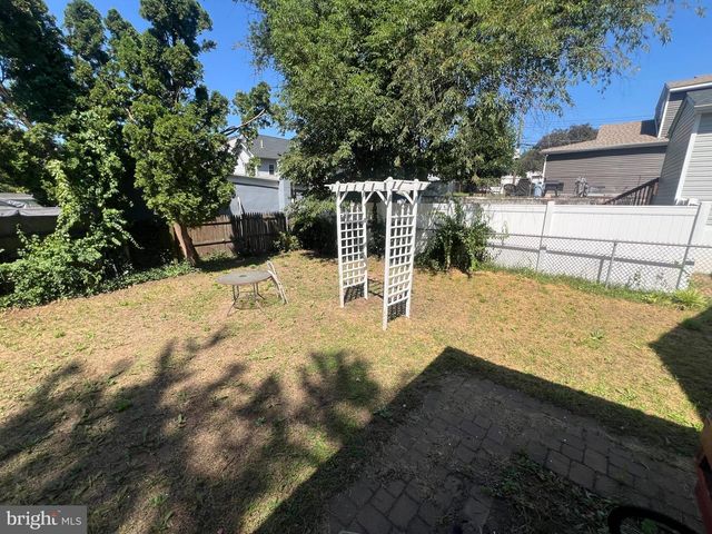 27 N LAFAYETTE AVE, Morrisville, PA 19067