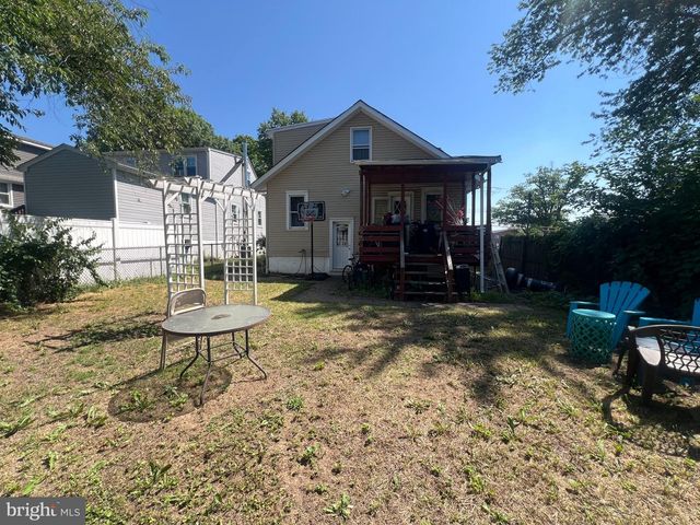 27 N LAFAYETTE AVE, Morrisville, PA 19067