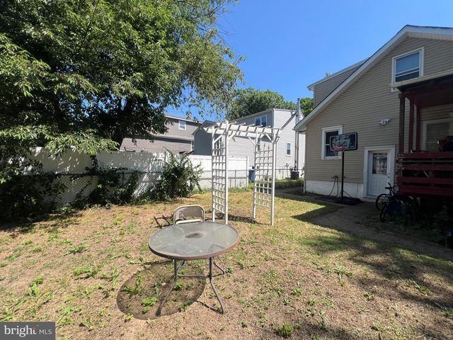27 N LAFAYETTE AVE, Morrisville, PA 19067