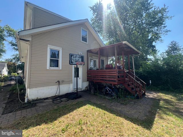27 N LAFAYETTE AVE, Morrisville, PA 19067