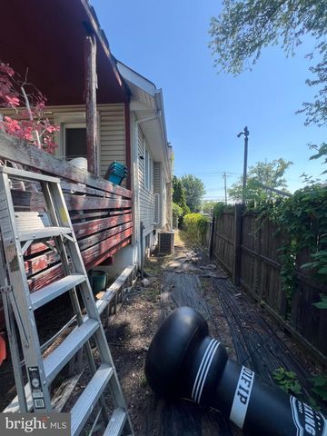 27 N LAFAYETTE AVE, Morrisville, PA 19067