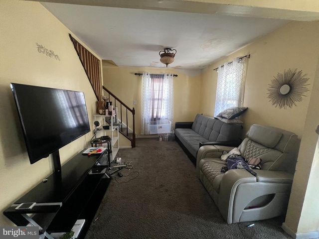 27 N LAFAYETTE AVE, Morrisville, PA 19067