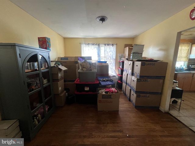 27 N LAFAYETTE AVE, Morrisville, PA 19067