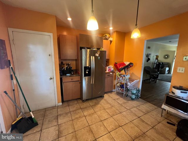 27 N LAFAYETTE AVE, Morrisville, PA 19067