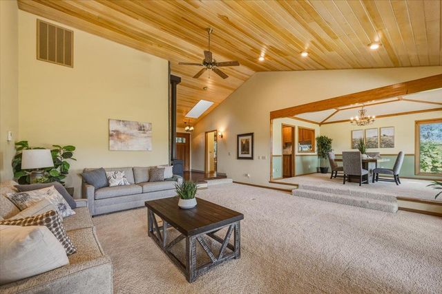 13868 Hemlock Dr, Penn Valley, CA 95946