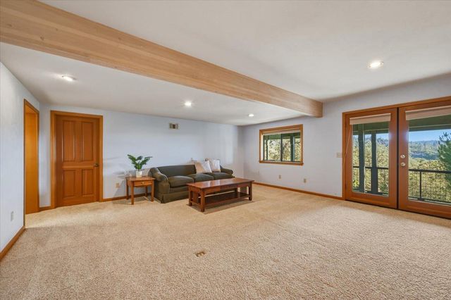 13868 Hemlock Dr, Penn Valley, CA 95946
