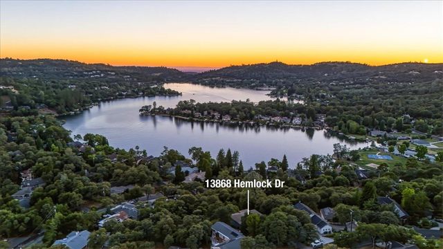 13868 Hemlock Dr, Penn Valley, CA 95946