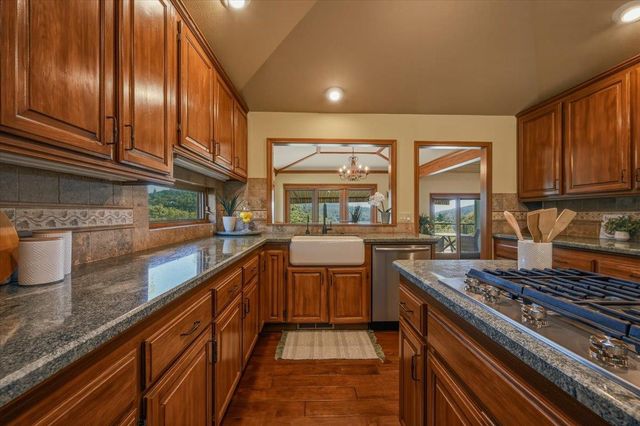 13868 Hemlock Dr, Penn Valley, CA 95946
