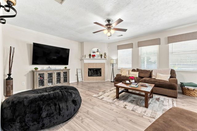 1022 Summer Park Boulevard, Conroe, TX 77303