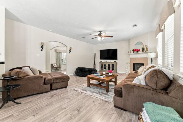 1022 Summer Park Boulevard, Conroe, TX 77303