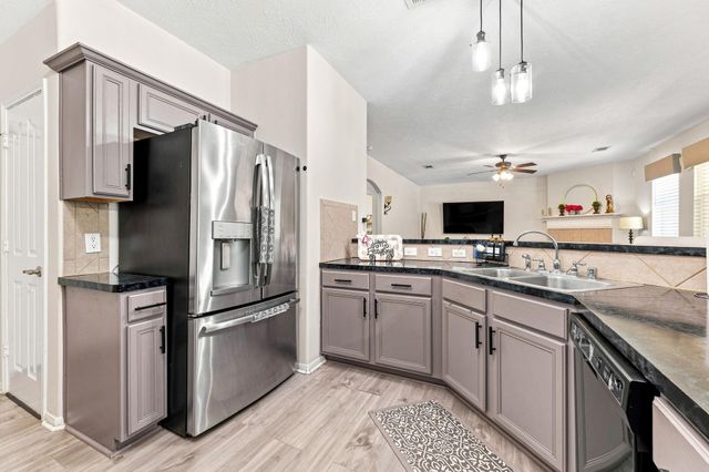 1022 Summer Park Boulevard, Conroe, TX 77303