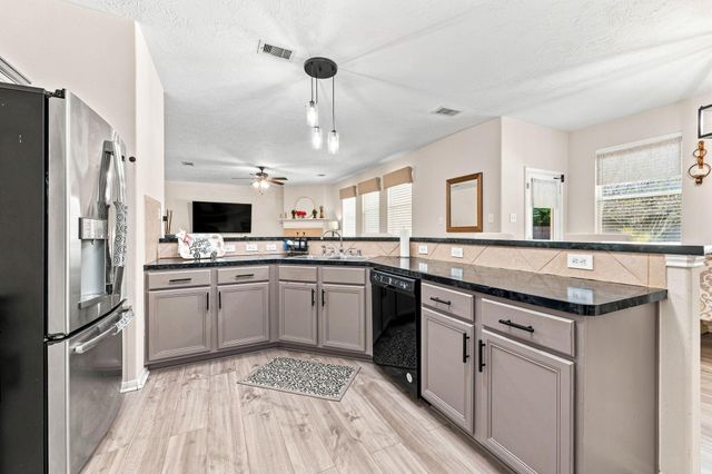 1022 Summer Park Boulevard, Conroe, TX 77303