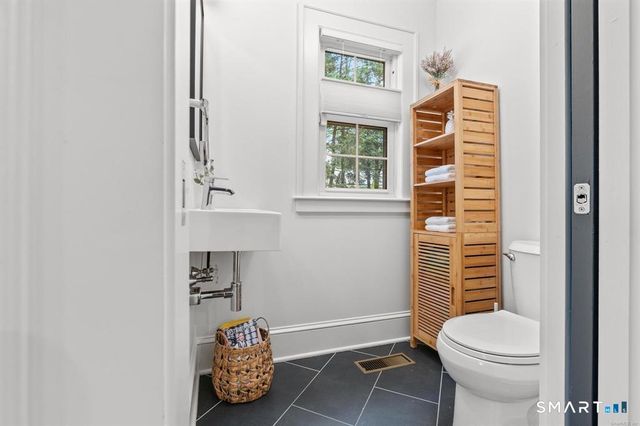 136 Whitman Avenue, West Hartford, CT 06107