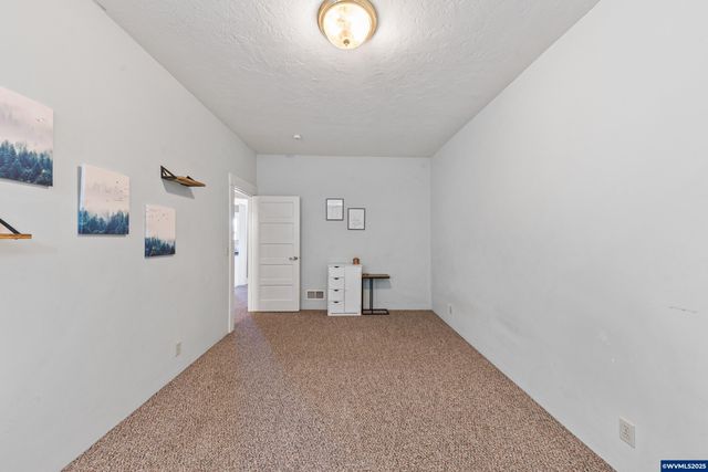 1111 SW Levens St, Dallas, OR 97338