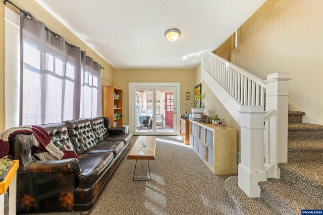 1111 SW Levens St, Dallas, OR 97338