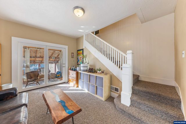 1111 SW Levens St, Dallas, OR 97338