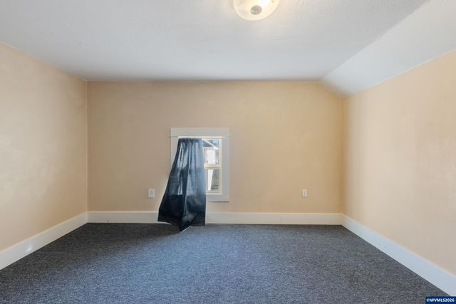 1111 SW Levens St, Dallas, OR 97338