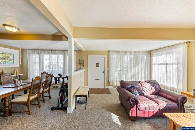 1111 SW Levens St, Dallas, OR 97338