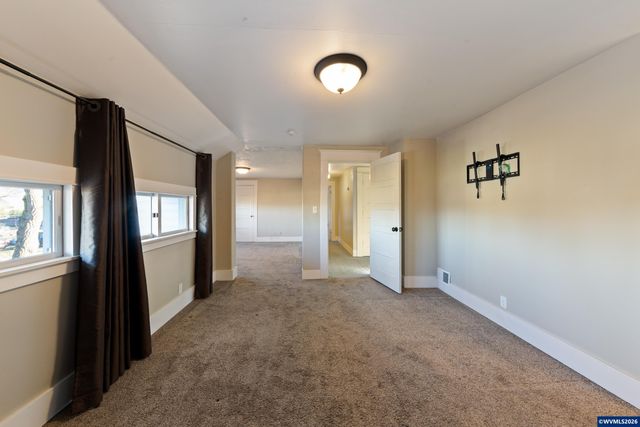 1111 SW Levens St, Dallas, OR 97338