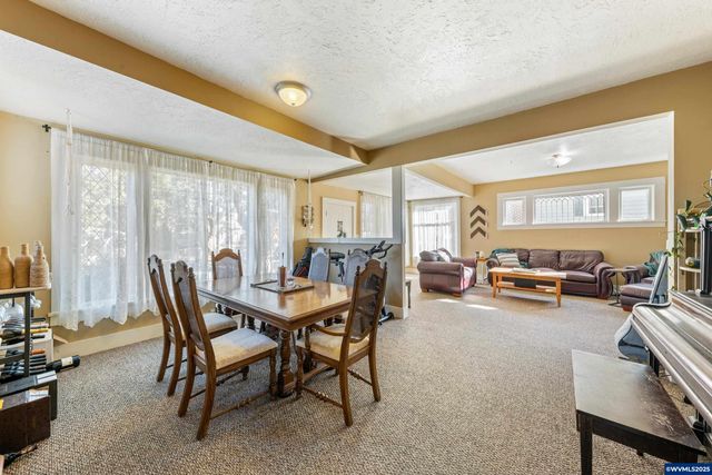 1111 SW Levens St, Dallas, OR 97338