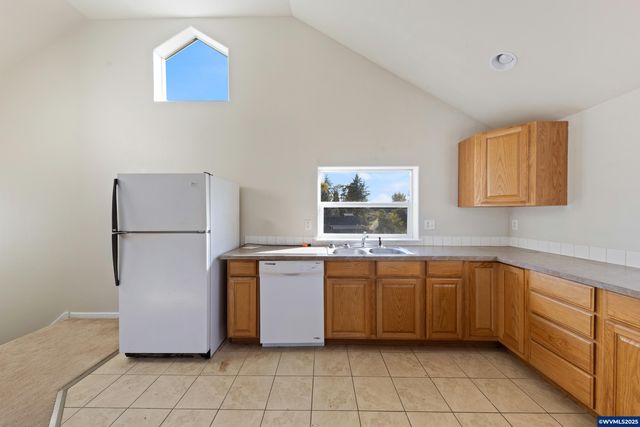 1111 SW Levens St, Dallas, OR 97338