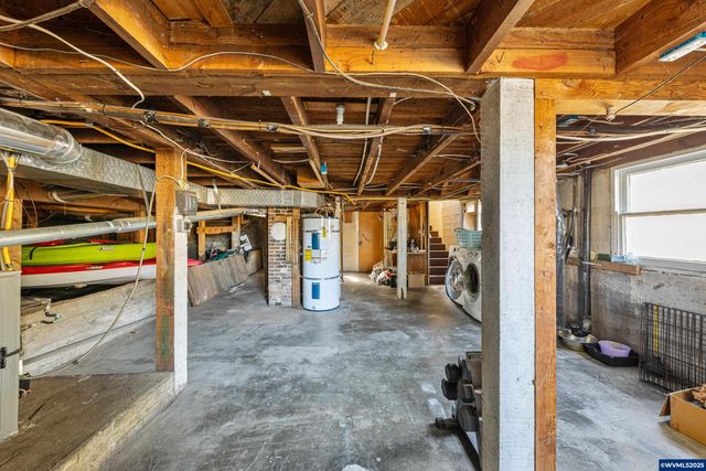 1111 SW Levens St, Dallas, OR 97338