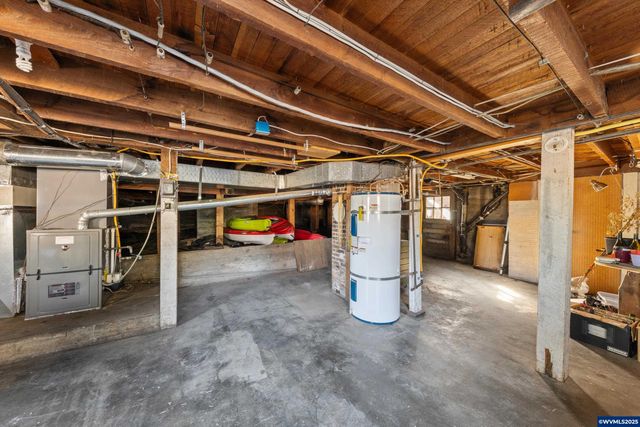 1111 SW Levens St, Dallas, OR 97338