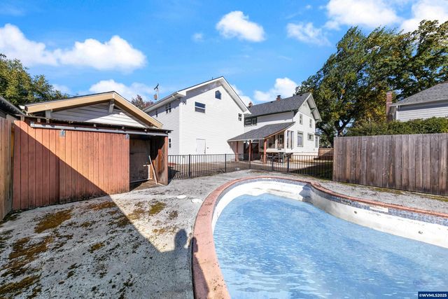 1111 SW Levens St, Dallas, OR 97338