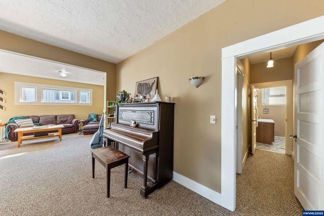 1111 SW Levens St, Dallas, OR 97338