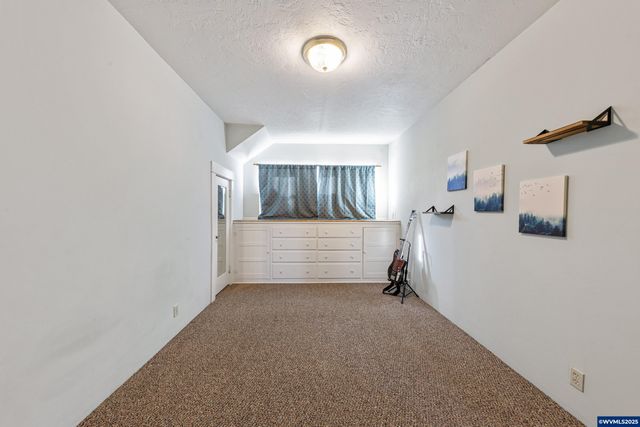 1111 SW Levens St, Dallas, OR 97338