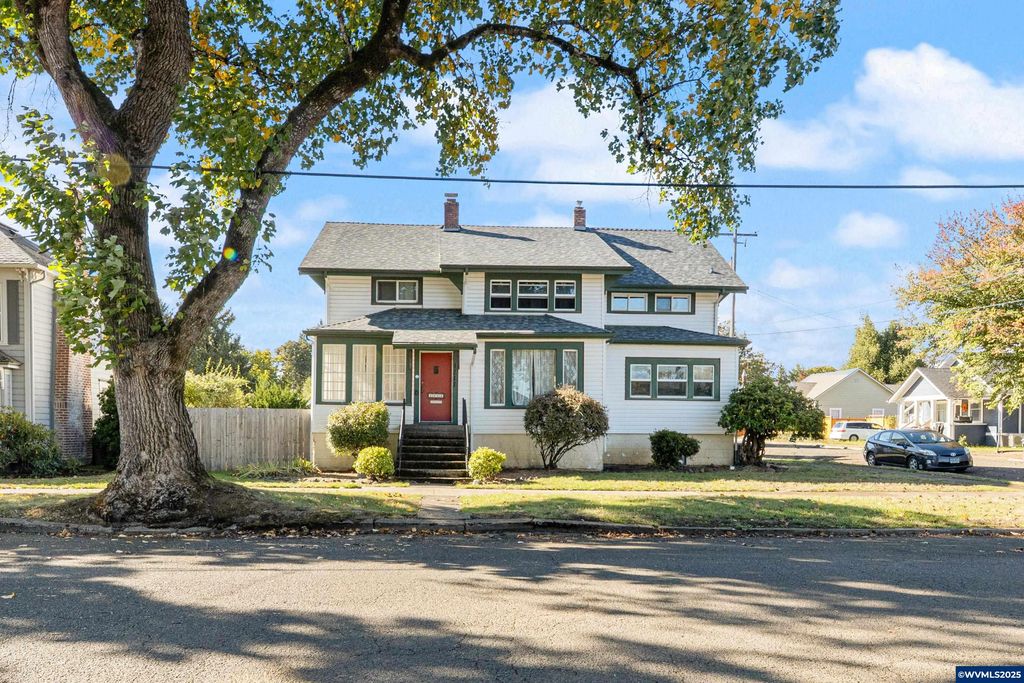 1111 SW Levens St, Dallas, OR 97338