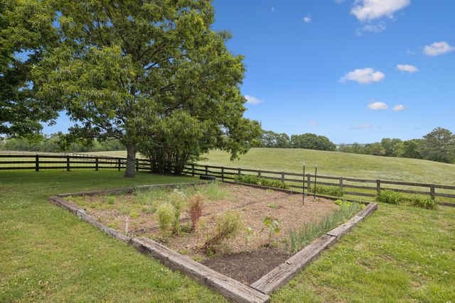 4929 Snow Creek Rd, Santa Fe, TN 38482