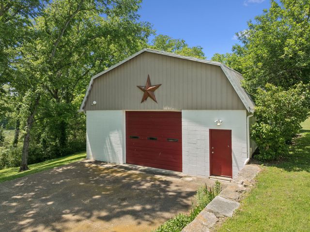 4929 Snow Creek Rd, Santa Fe, TN 38482