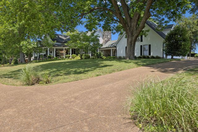 4929 Snow Creek Rd, Santa Fe, TN 38482