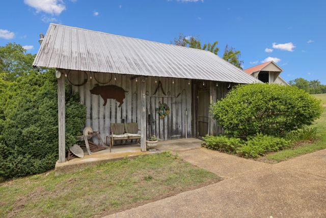 4929 Snow Creek Rd, Santa Fe, TN 38482