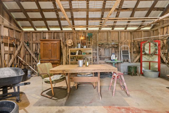 4929 Snow Creek Rd, Santa Fe, TN 38482