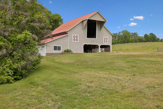 4929 Snow Creek Rd, Santa Fe, TN 38482