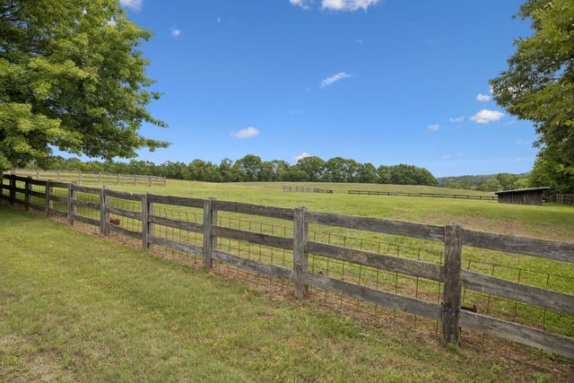 4929 Snow Creek Rd, Santa Fe, TN 38482