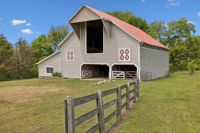 4929 Snow Creek Rd, Santa Fe, TN 38482